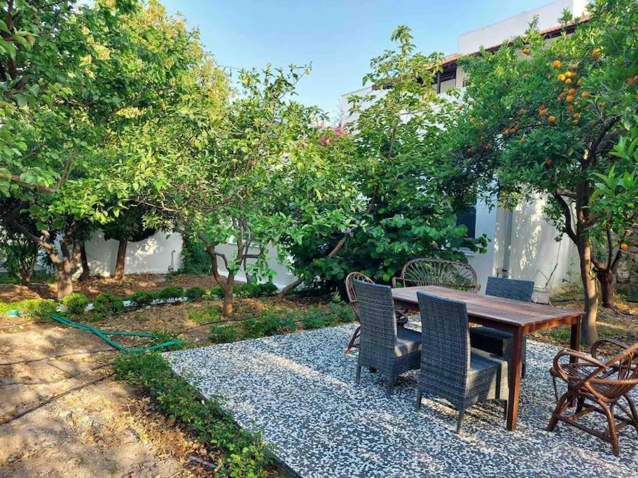 Mel'S Garden House In The Heart Of The City بودروم المظهر الخارجي الصورة