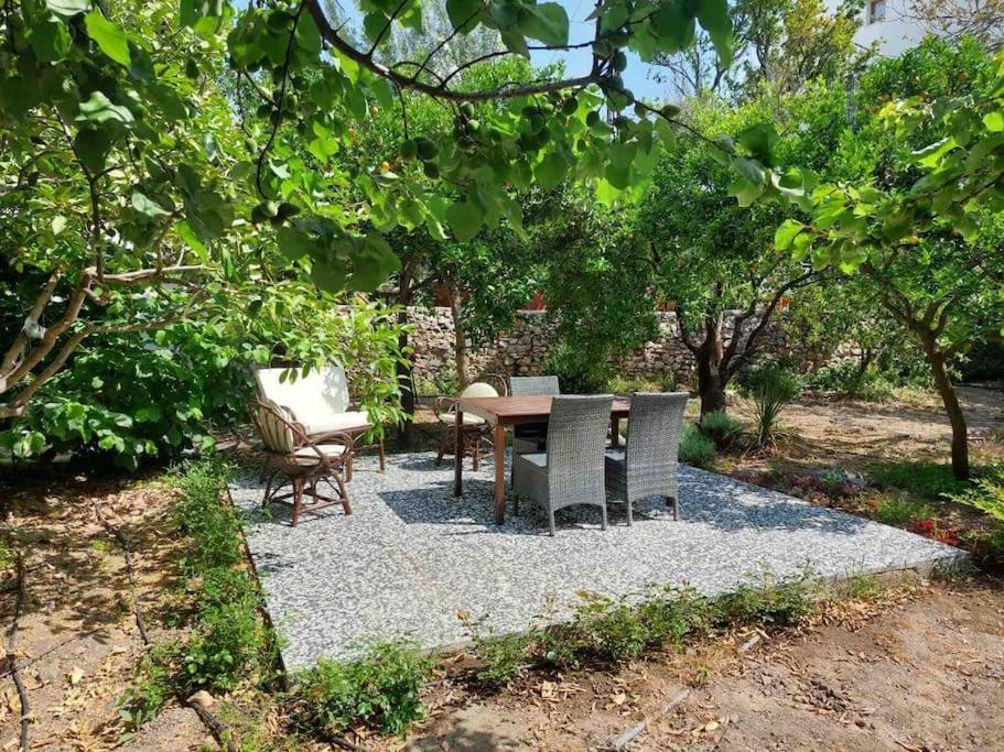 Mel'S Garden House In The Heart Of The City بودروم المظهر الخارجي الصورة