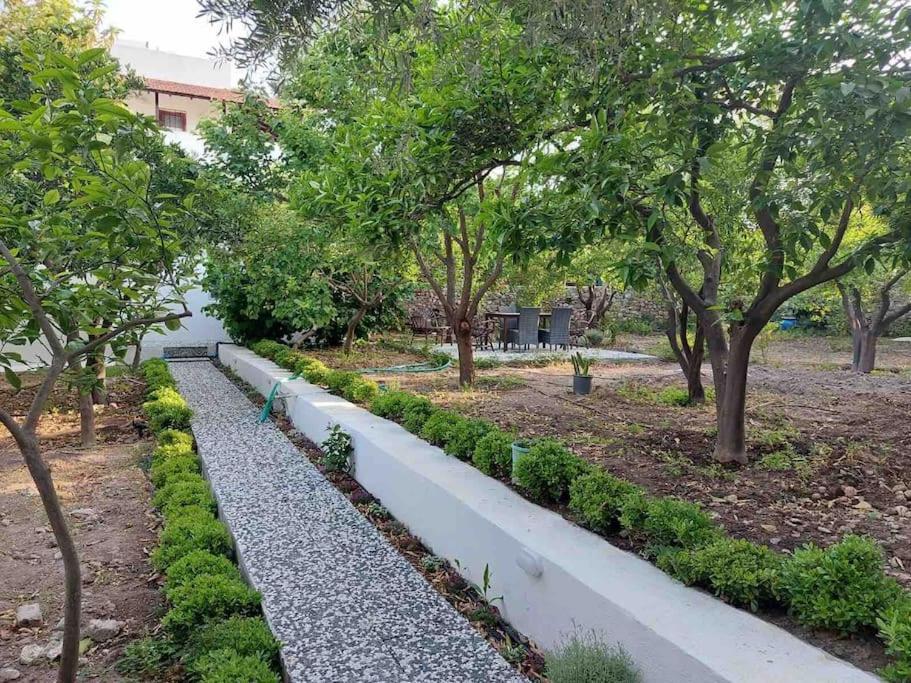 Mel'S Garden House In The Heart Of The City بودروم المظهر الخارجي الصورة